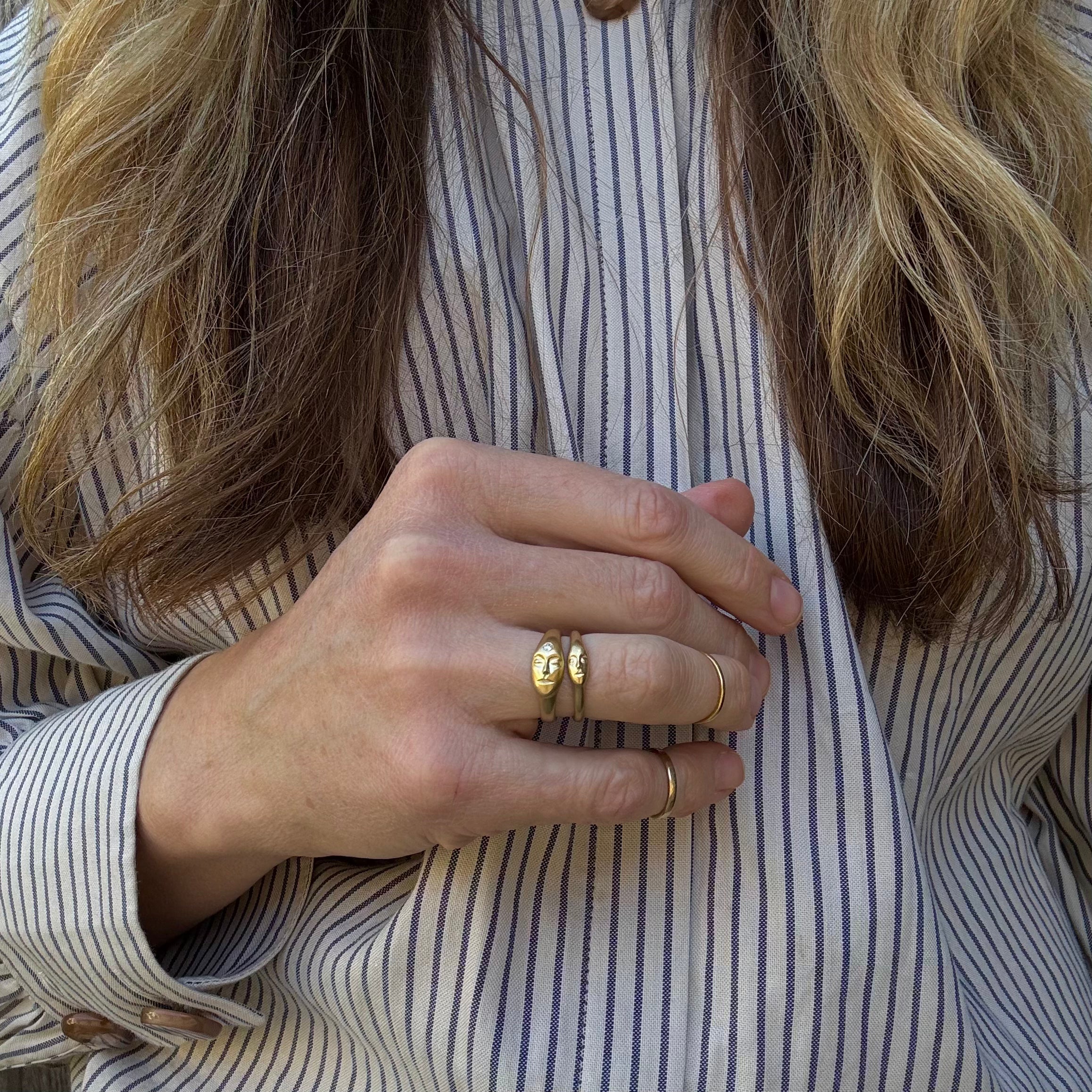 Large Grey Lady Cameo Ring in 18K Gold with Diamond