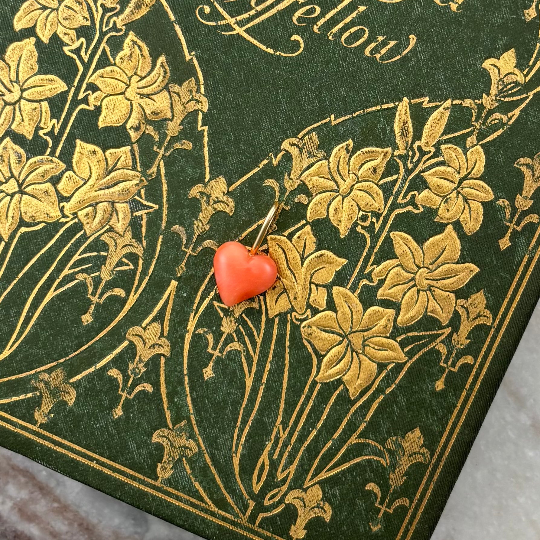 Grande Queen of Hearts Charm